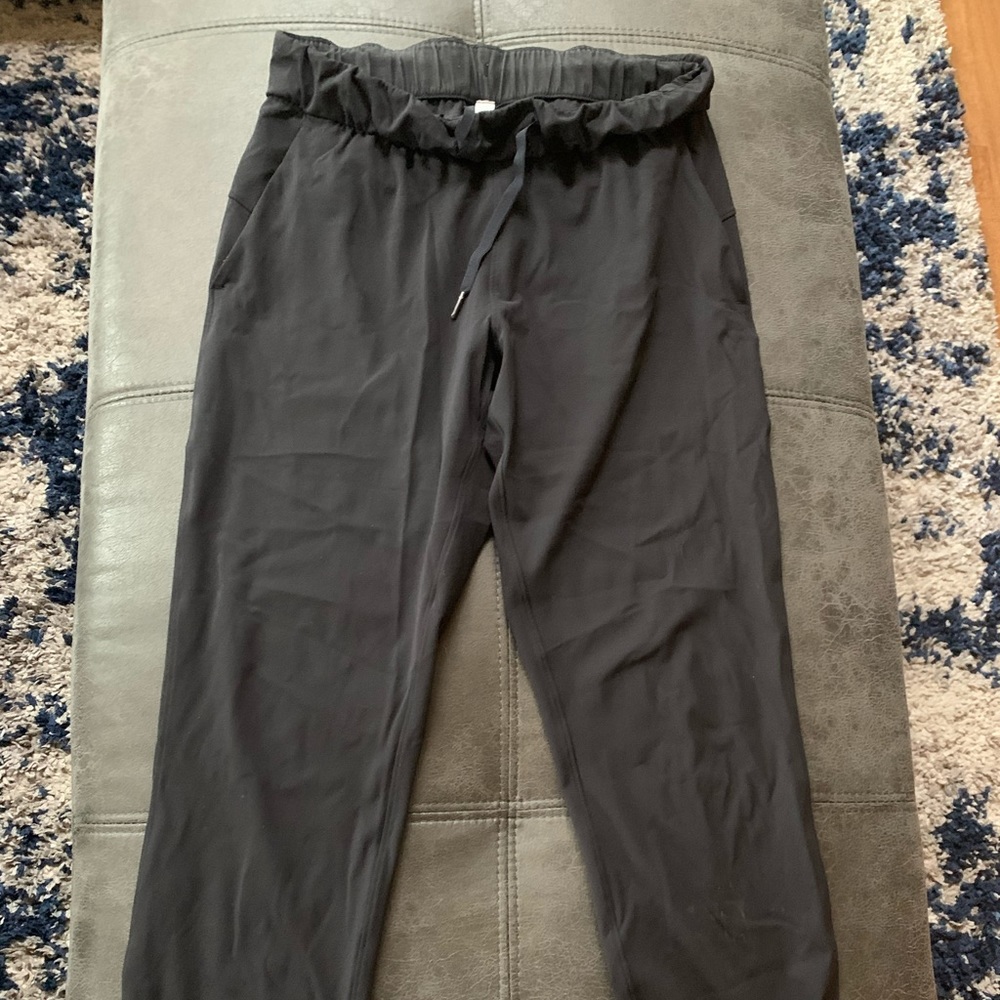 Lululemon On The Fly Wooven Crop Pants 25’